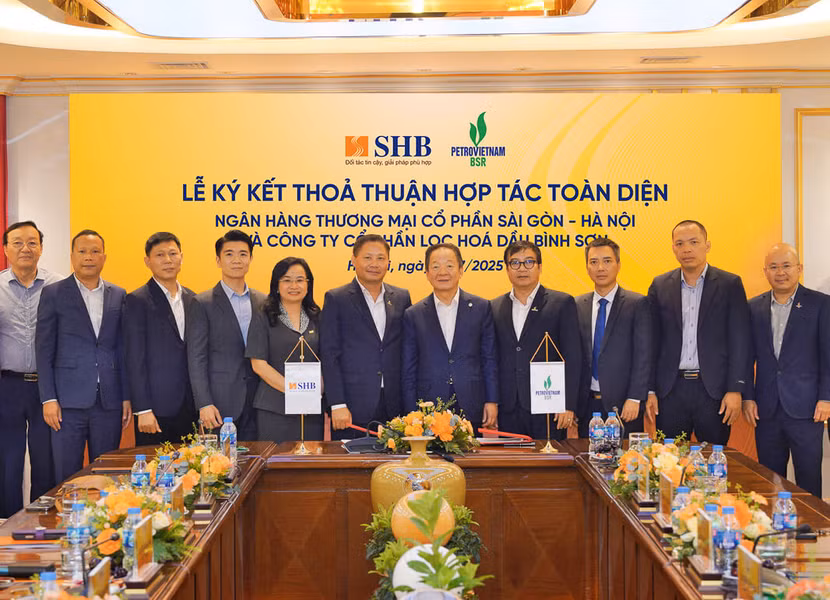 SHB đã và đang tiếp tục hợp tác toàn diện với các đối tác nhằm phát triển chiến lược toàn diện hệ sinh thái, chuỗi cung ứng các doanh nghiệp vệ tinh. SHB đã và đang tiếp tục hợp tác toàn diện với các đối tác nhằm phát triển chiến lược toàn diện hệ sinh thái, chuỗi cung ứng các doanh nghiệp vệ tinh.
