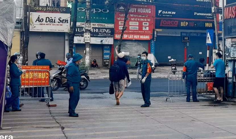 Kiểm soát chặt người, phương tiện ra vào tại khu đô thị Đại Thanh, xã Tả Thanh Oai Kiểm soát chặt người, phương tiện ra vào tại khu đô thị Đại Thanh, xã Tả Thanh Oai