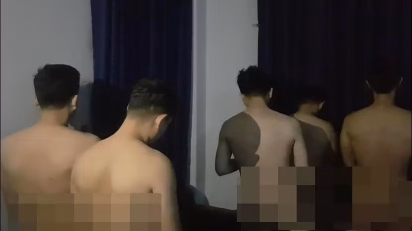 Phát hiện nhiều người đàn ông quan hệ đồng tính trong cơ sở massage