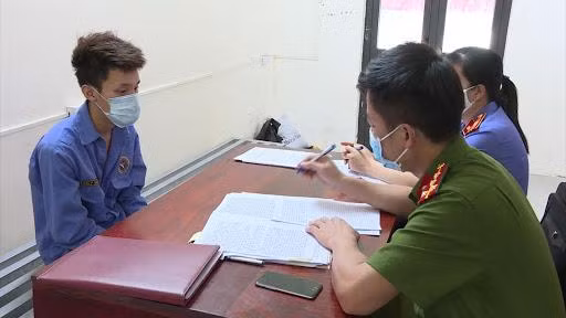 Nhiều trường hợp vi phạm phòng, chống dịch đã bị lực lượng chức năng xử lý nghiêm khắc Nhiều trường hợp vi phạm phòng, chống dịch đã bị lực lượng chức năng xử lý nghiêm khắc