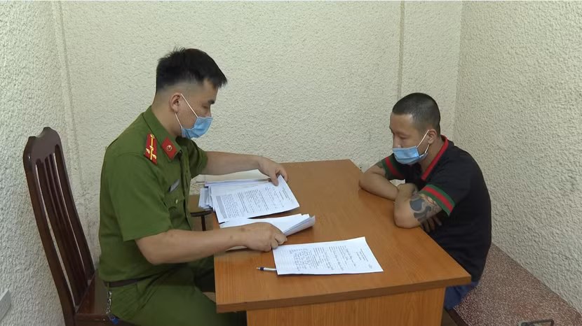Đối tượng Nguyễn Quốc Phong cầm đầu ổ nhóm cho vay theo hình thức "tín dụng đen" Đối tượng Nguyễn Quốc Phong cầm đầu ổ nhóm cho vay theo hình thức "tín dụng đen"