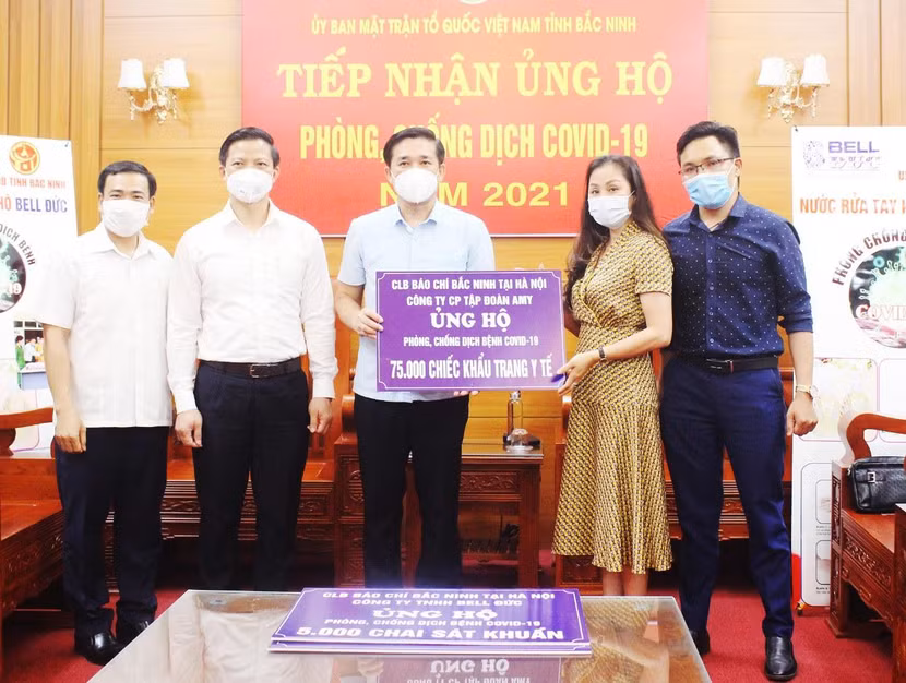 Công ty CP Tập đoàn AMY gửi tặng 75.000 chiếc khẩu trang y tế 4 lớp để tỉnh phục vụ công tác phòng chống dịch Công ty CP Tập đoàn AMY gửi tặng 75.000 chiếc khẩu trang y tế 4 lớp để tỉnh phục vụ công tác phòng chống dịch