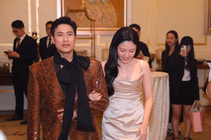 "Bố con" Kiều Minh Tuấn và Uyển Ân tại showcase "Cô dâu hào môn"
