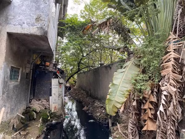 Đoạn mương này vẫn trong tình trạng "án binh bất động"