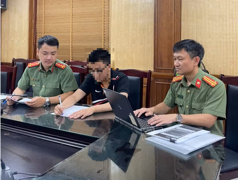 Công an Hà Nội khởi tố vụ án vô ý làm lộ bí mật nhà nước xảy ra trong kỳ thi tốt nghiệp THPT năm 2025 ảnh 1