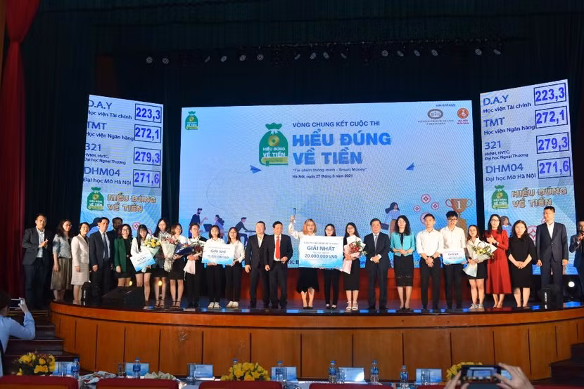Các đội chơi đoạt giải cao nhất tại cuộc thi Hiểu đúng về tiền năm 2021