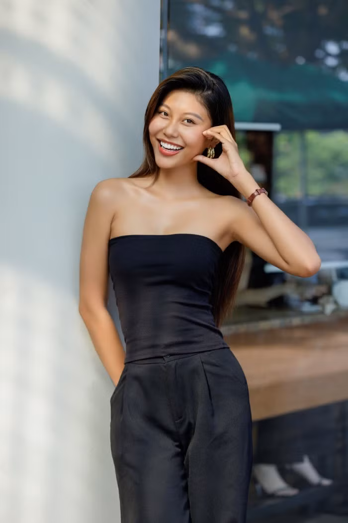 Khi được Lan Anh thắc mắc về sự khác biệt của cuộc thi Miss Earth với các cuộc thi nhan sắc khác, Thạch Thu Thảo nhanh chóng giãi bày. Cô cho rằng, sự khác biệt rõ rệt và lớn nhất đó là mục đích về tình yêu môi trường và thiên nhiên của cuộc thi Khi được Lan Anh thắc mắc về sự khác biệt của cuộc thi Miss Earth với các cuộc thi nhan sắc khác, Thạch Thu Thảo nhanh chóng giãi bày. Cô cho rằng, sự khác biệt rõ rệt và lớn nhất đó là mục đích về tình yêu môi trường và thiên nhiên của cuộc thi