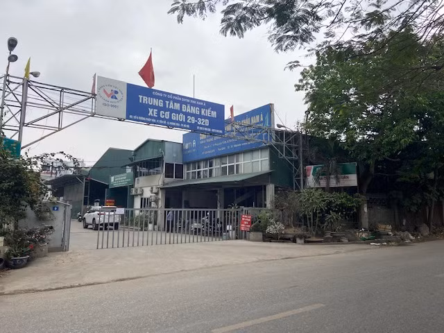 Trung tâm đăng kiểm 29-32D nằm trong khuôn viên một doanh nghiệp