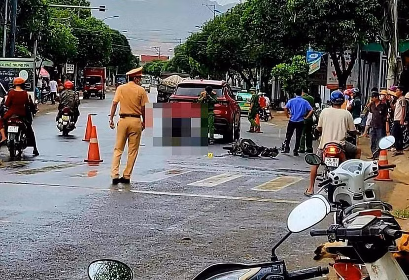 Hiện trường vụ tai nạn xảy ra tại Lâm Đồng Hiện trường vụ tai nạn xảy ra tại Lâm Đồng