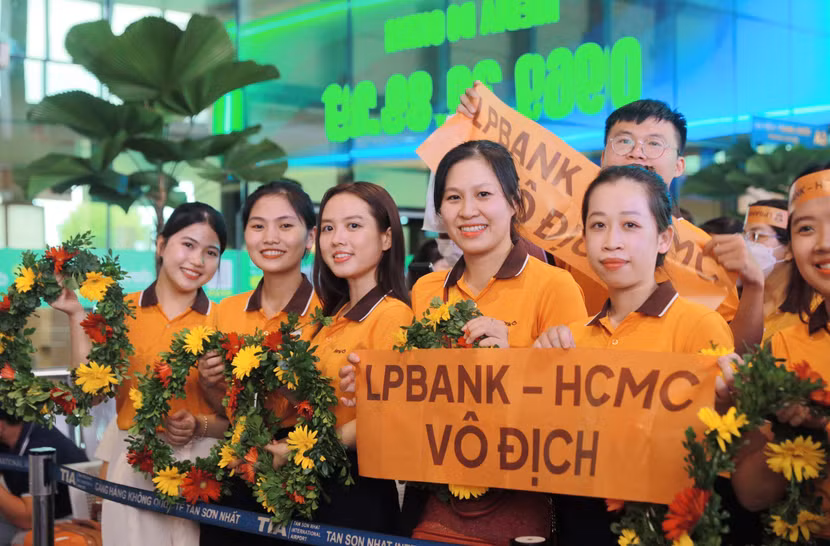 Các cổ động viên nhiệt thành của CLB LPBank - HCMC Các cổ động viên nhiệt thành của CLB LPBank - HCMC