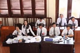 Mới: Sắp tới, Luật sư tham gia phiên tòa sẽ mặc áo choàng bên ngoài?
