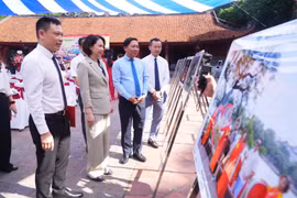 Triển lãm “Hà Nội trong tôi” kể chuyện từ nhịp sống Thủ đô