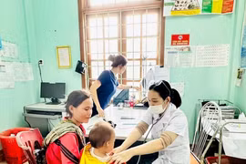 Đề xuất phụ cấp 80% để thu hút nhân lực y tế về vùng khó khăn