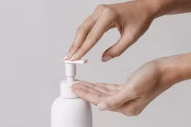 Thu hồi toàn quốc 2 lô dung dịch vệ sinh phụ nữ Rolux AF giả
