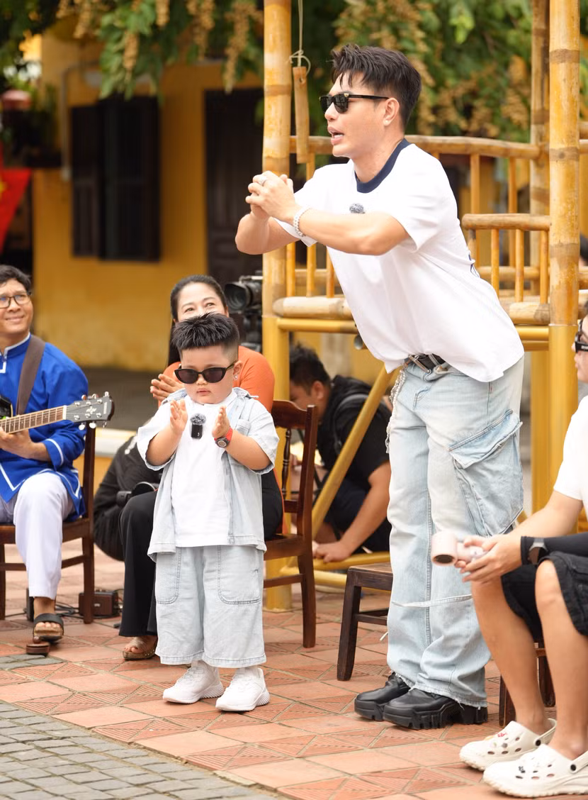 bo-con-le-duong-bao-lam-bieu-dien-nhiet-tinh-nhung-van-bi-cham-diem-thap-vi-hat-pho-1.jpg