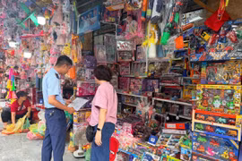 Hà Nội: Buộc tiêu hủy gần 1.500 sản phẩm phục vụ Tết Trung thu 