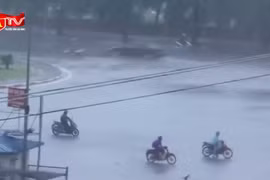 Chủ động kiểm tra, khắc phục điểm mất an toàn điện mùa mưa bão 