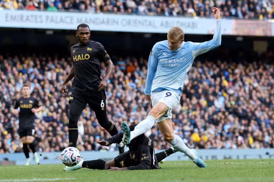 Pep Guardiola rời đi, Man City vẫn toàn thắng cả 7 vòng đầu Ngoại hạng Anh
