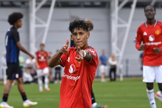 Huyền thoại MU chỉ cách để “truyền nhân Ronaldo” phát triển đúng hướng