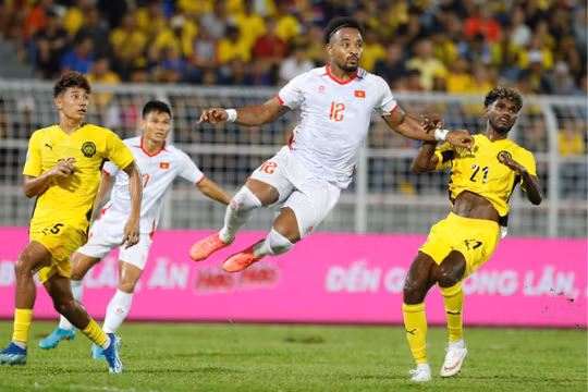 Thắng Malaysia 2-0, HLV Kim Sang-sik vẫn chưa thỏa mãn