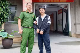 Vận động thành công đối tượng truy nã chuẩn bị 'vượt biên' vào Hoa Kỳ