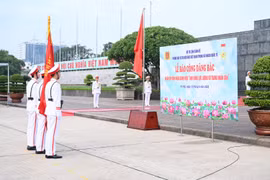 Dâng lên Bác những chiến công nhân dịp đón nhận danh hiệu Anh hùng Lực lượng vũ trang nhân dân