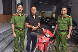 Tạm giữ hình sự đối tượng có 8 tiền án cướp giật tài sản