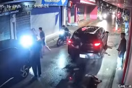 Làm rõ nguyên nhân vụ 2 người phụ nữ bị đánh trên đường Xuân Đỉnh 