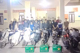 Khởi tố 12 thanh, thiếu niên mang hung khí gây náo loạn đường phố