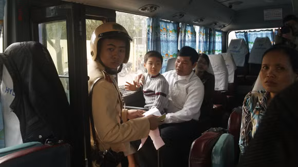 Mạnh tay xử lý xe khách, taxi vi phạm trong dịp Tết ảnh 1