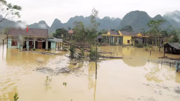 Hà Tĩnh - Quảng Bình ngập chìm trong lũ ảnh 1