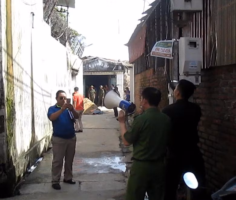 Phóng viên Báo An ninh Thủ đô thu thập thông tin tại “điểm nóng” về an ninh trật tự tại huyện Sóc Sơn, Hà Nội