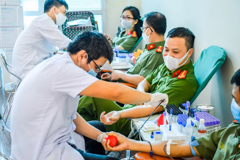 Nhiều phong trào tình nguyện được đông đảo các chiến sĩ hưởng ứng Nhiều phong trào tình nguyện được đông đảo các chiến sĩ hưởng ứng