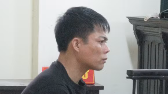Gã cha tàn ác tra tấn con đẻ dã man ảnh 1