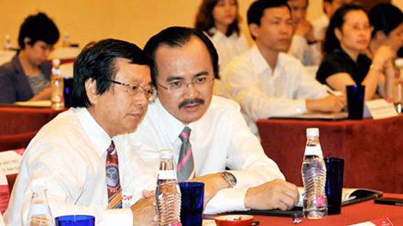 Nóng trở lại “một ông chủ-hai đội bóng” ảnh 1