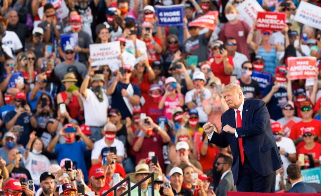 Ông Donald Trump đang cố tái tạo bầu không khí sát gần với cuộc bầu cử 4 năm về trước