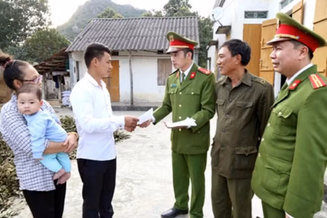 Quan hệ giữa Công an xã với các cơ quan, tổ chức, đoàn thể trên địa bàn là quan hệ phối hợp, hướng dẫn thực hiện nhiệm vụ bảo đảm an ninh, trật tự (Ảnh minh họa) Quan hệ giữa Công an xã với các cơ quan, tổ chức, đoàn thể trên địa bàn là quan hệ phối hợp, hướng dẫn thực hiện nhiệm vụ bảo đảm an ninh, trật tự (Ảnh minh họa)