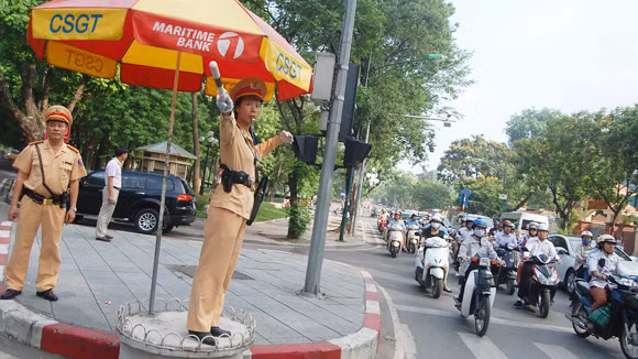CSGT đồng hành cùng thí sinh thi đại học ảnh 1