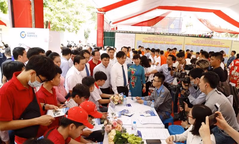 Hội nghị gắn kết giáo dục nghề nghiệp Thủ đô với thị trường lao động năm 2021 là cơ hội tìm kiếm việc làm cho các lao động trẻ