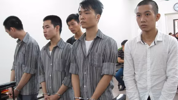 Gặp cướp trên đê, ra về mất sạch ảnh 1
