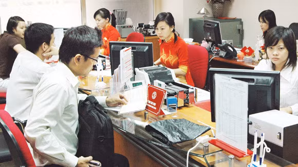 Lãi suất giảm vẫn ồ ạt gửi ngân hàng ảnh 1