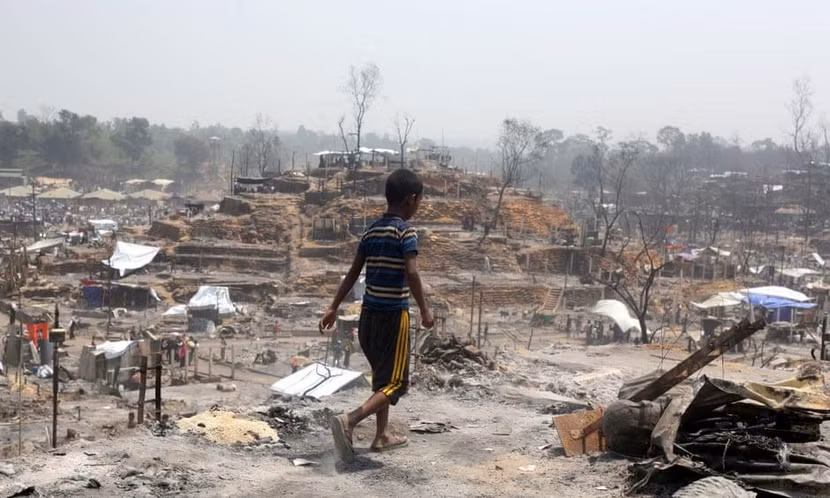 Cảnh điêu tàn sau hỏa hoạn tại Cox’s Bazar, trại tị nạn lớn nhất thế giới ở Bangladesh Cảnh điêu tàn sau hỏa hoạn tại Cox’s Bazar, trại tị nạn lớn nhất thế giới ở Bangladesh