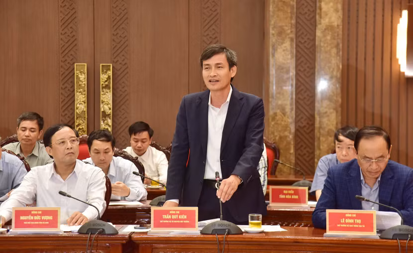 Thứ trưởng Bộ Tài nguyên và Môi trường Trần Quý Kiên phát biểu tại buổi làm việc