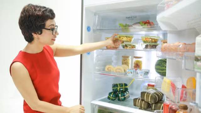 Thực phẩm cần được sơ chế và vệ sinh sạch sẽ trước khi bảo quản trong tủ lạnh