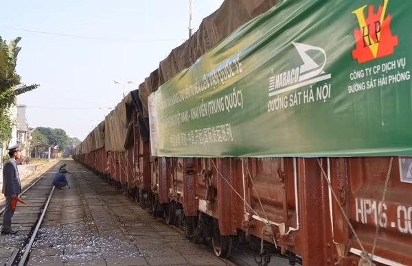Tàu hàng đường sắt chạy liên vận quốc tế. Ảnh: baotintuc.vn