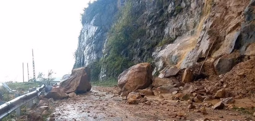 Mưa lớn trên diện rộng gây sạt lở trên nhiều tuyến đường ở Lai Châu Mưa lớn trên diện rộng gây sạt lở trên nhiều tuyến đường ở Lai Châu