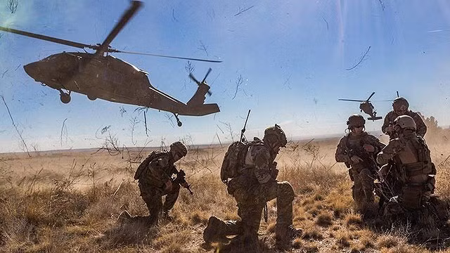 Ngay sau khi tiếp nhận, UH-60A đã cho thấy là một loại trực thăng đa dụng tốt, xứng đáng thay thế huyền thoại UH-1 của nước này. Ngay sau khi tiếp nhận, UH-60A đã cho thấy là một loại trực thăng đa dụng tốt, xứng đáng thay thế huyền thoại UH-1 của nước này.