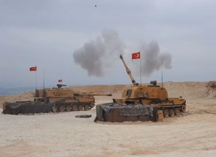Hình ảnh pháo tự hành T-155 Fırtına của Thổ Nhĩ Kỳ đang được triển khai trên đất Syria.