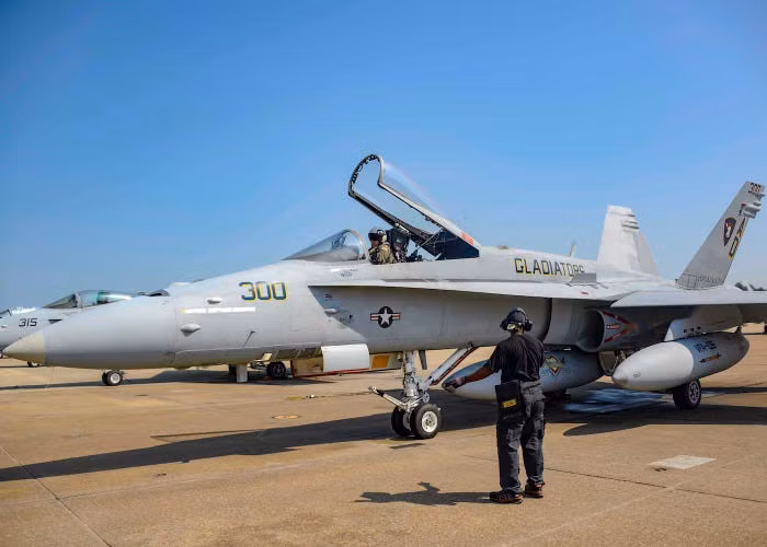 Chiến đấu cơ F/A-18C Hornet cuối cùng giã từ sự nghiệp
