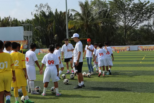 “Cầu thủ nhí 2026” tăng độ khó với thử thách 100 điểm sinh tồn